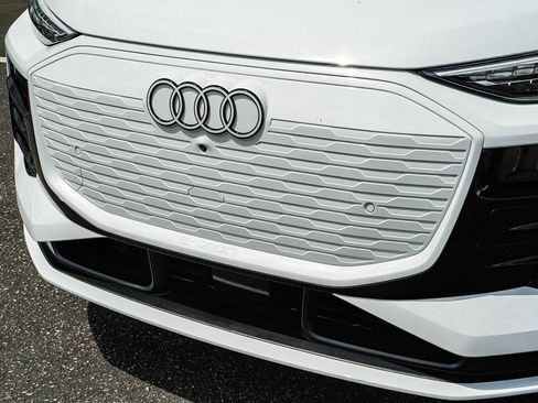 Used 2025 Audi Q6 e-tron Premium Plus w/ Premium Plus AWD/4WD image 8