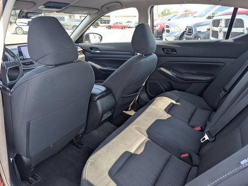 Used 2025 Nissan Altima 2.5 SV FWD image 30