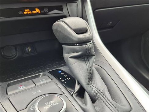 Used 2025 Toyota RAV4 XLE AWD/4WD image 12