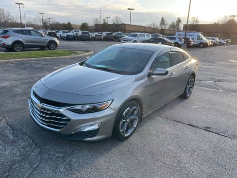 Used 2022 Chevrolet Malibu LT w/ Leather Package image 3