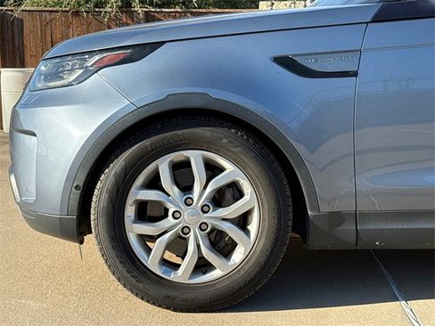 Used 2019 Land Rover Discovery SE image 5