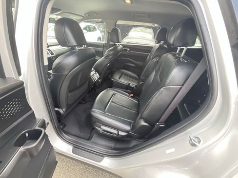 Used 2023 Kia Sorento EX image 21