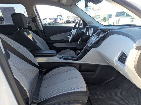 Used 2017 Chevrolet Equinox LT w/ Convenience Package image 32