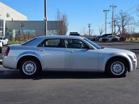 Used 2007 Chrysler 300 image 4