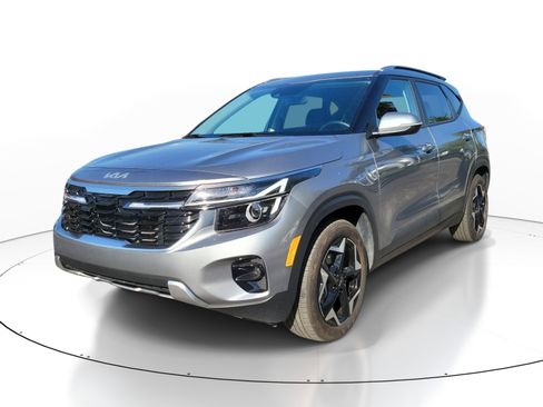 Used 2025 Kia Seltos S FWD image 3