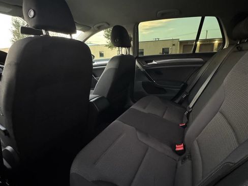 Used 2018 Volkswagen Golf S image 12