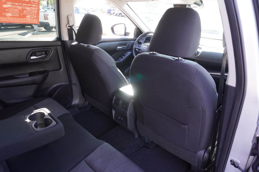 Certified 2025 Nissan Rogue SV FWD image 10