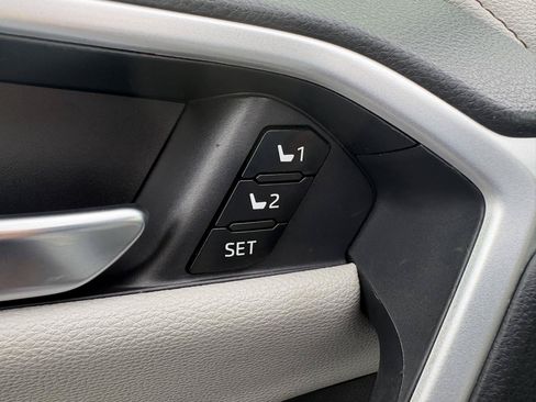 Used 2021 Toyota RAV4 Limited AWD/4WD image 19