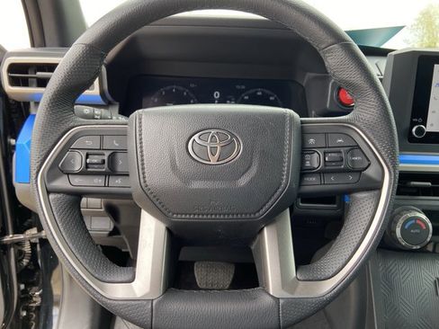 Used 2025 Toyota Tacoma TRD Off-Road image 35