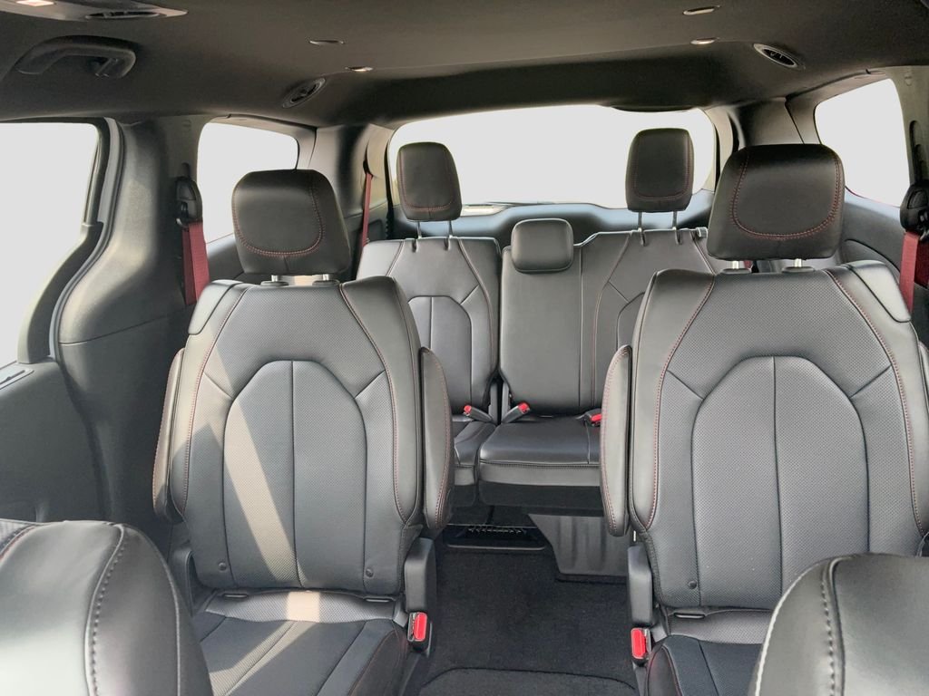 New 2027 Chrysler Pacifica Select AWD/4WD image 14