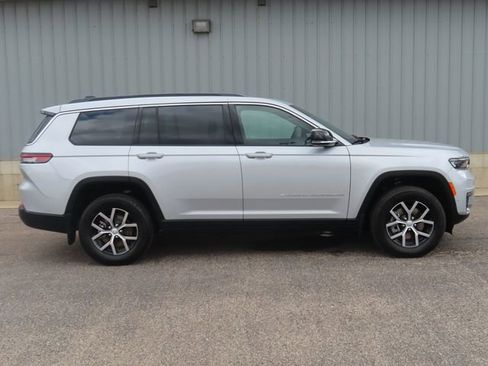 Used 2025 Jeep Grand Cherokee L Limited w/ Luxury Tech Group II AWD/4WD image 2