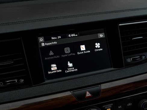 Used 2019 Kia Cadenza Premium image 32