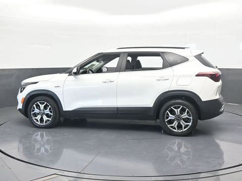 Used 2021 Kia Seltos EX image 3