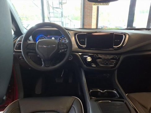 New 2026 Chrysler Pacifica Limited w/ Uconnect Theater Family Group image 11