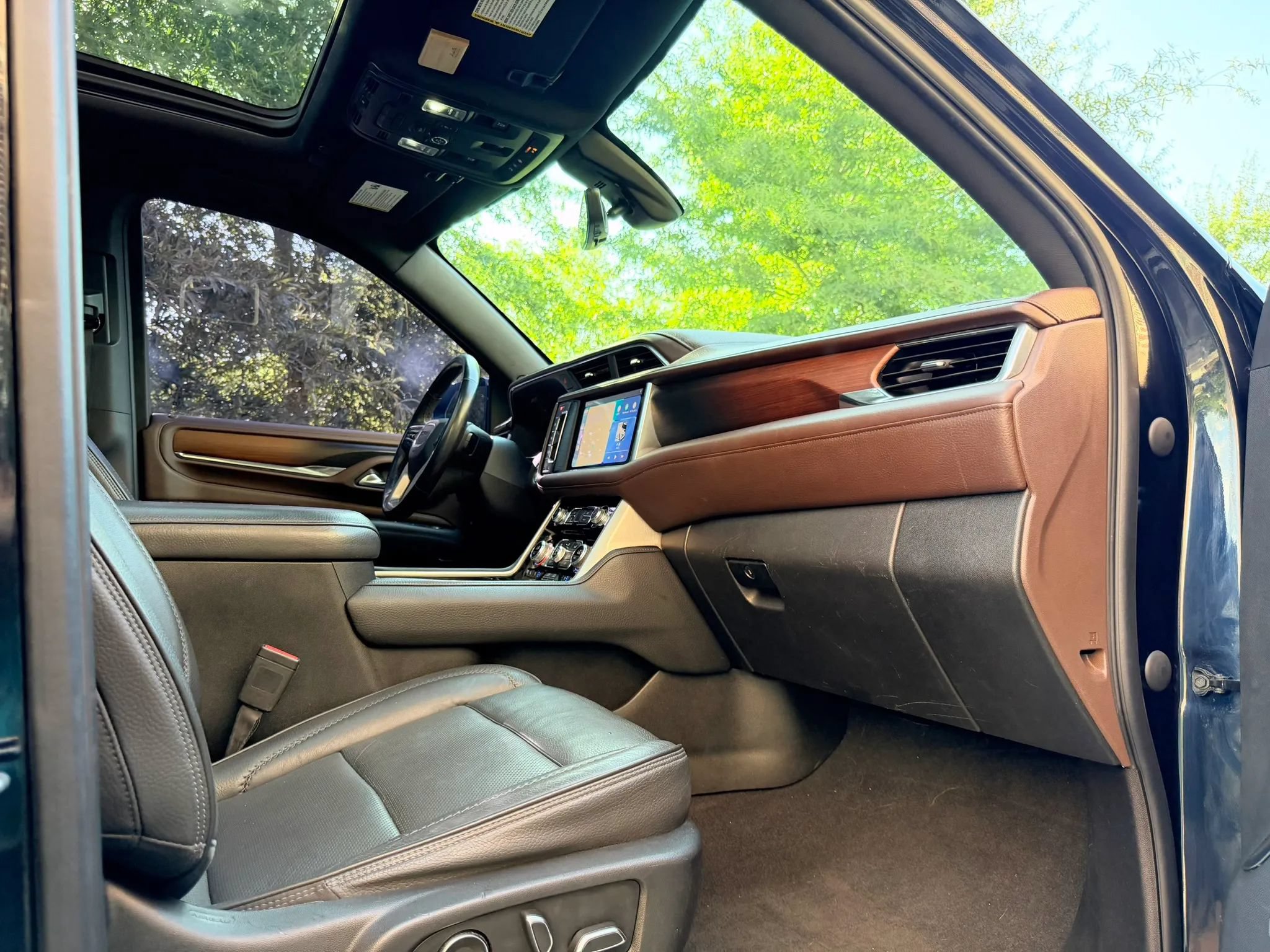 Used 2021 GMC Yukon Denali w/ Denali Premium Package AWD/4WD image 31