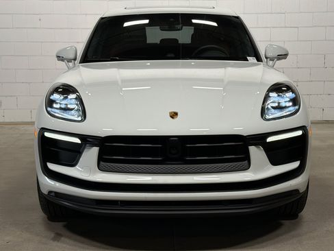 Certified 2026 Porsche Macan AWD/4WD image 9