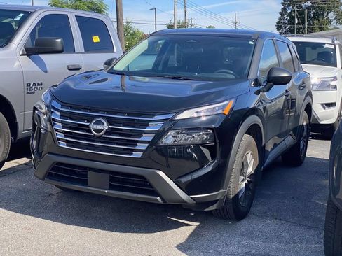 Used 2025 Nissan Rogue S FWD image 3