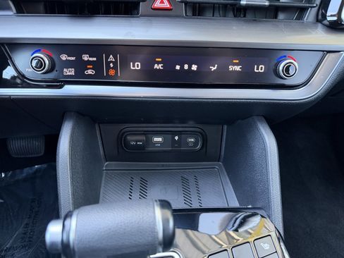 Used 2025 Kia Sportage EX w/ Premium Package FWD image 23