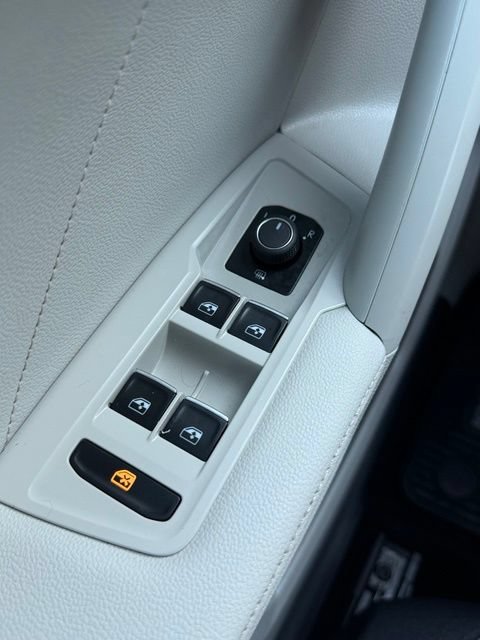 Used 2024 Volkswagen Tiguan SE AWD/4WD image 18