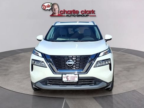 Used 2022 Nissan Rogue SV w/ SV Premium Package FWD image 9