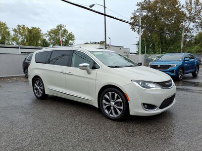 Used 2017 Chrysler Pacifica Limited w/ Advanced Safetytec Group