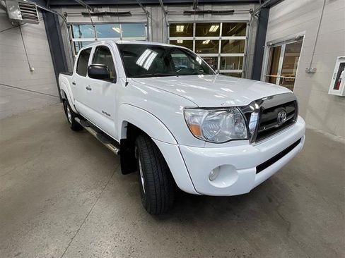 Used 2010 Toyota Tacoma PreRunner image 7