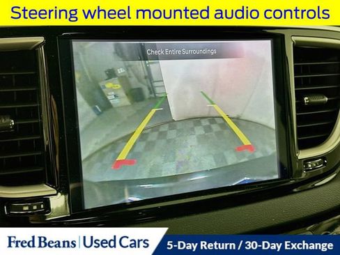 Used 2024 Chrysler Pacifica Touring-L FWD image 17