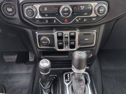 Used 2018 Jeep Wrangler Unlimited Sport S AWD/4WD image 24