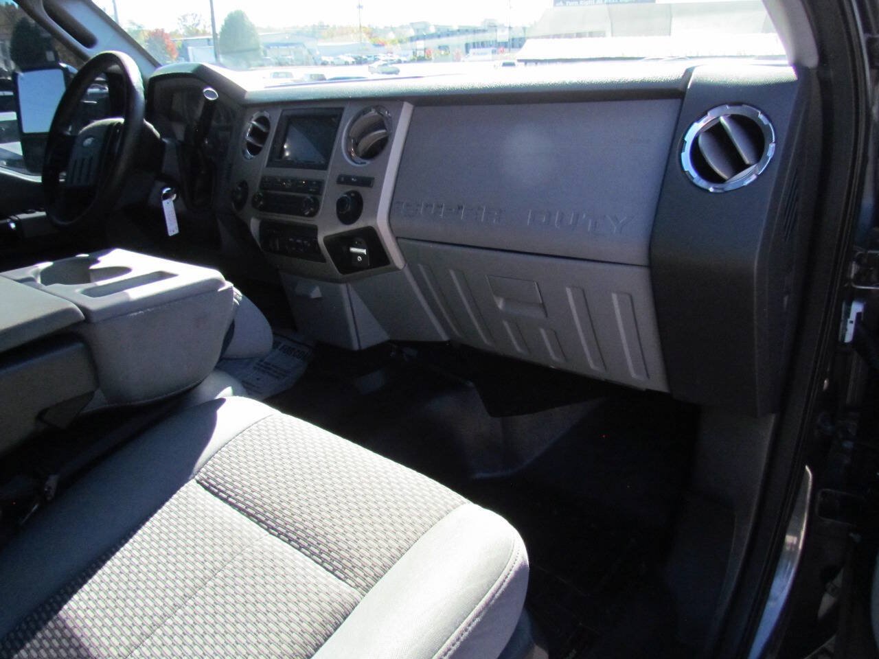 Used 2016 Ford F250 XLT w/ XLT Premium Package AWD/4WD image 16