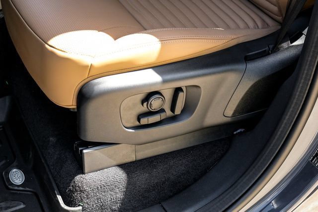 New 2026 Land Rover Discovery Limited Edition AWD/4WD image 42