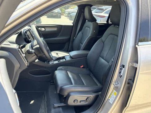 Used 2023 Volvo XC40 B5 Plus w/ Driver Assist Package AWD/4WD image 2