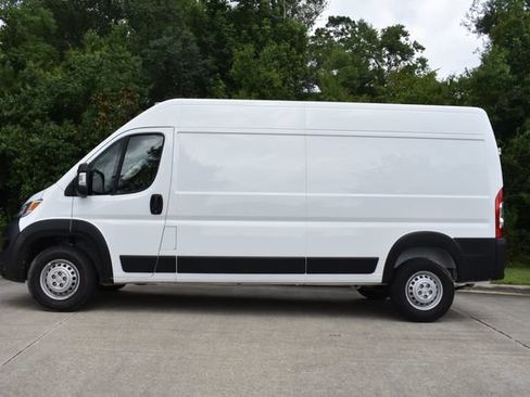 Used 2025 RAM ProMaster 2500 w/ Convenience Group FWD image 3