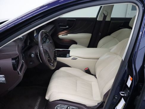 Used 2020 Lexus LS 500 w/ Interior Upgrade Package image 30