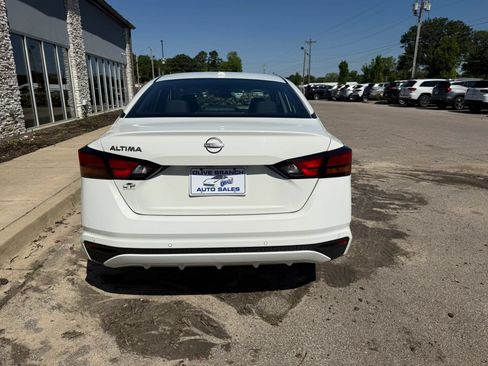Used 2025 Nissan Altima 2.5 SV FWD image 5