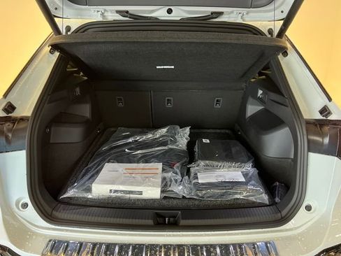 New 2026 Volkswagen Tiguan SEL R-Line AWD/4WD image 21