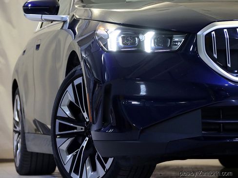 Used 2026 BMW 530i xDrive w/ Premium Package image 4