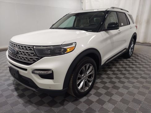 Used 2022 Ford Explorer Limited w/ Class IV Trailer Tow Package AWD/4WD image 1