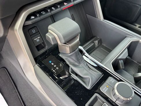 New 2026 Toyota Tundra Limited AWD/4WD image 18
