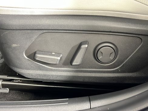 Used 2023 Hyundai Elantra Limited FWD image 46