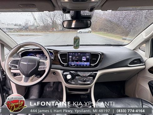 Used 2021 Chrysler Pacifica Limited image 12