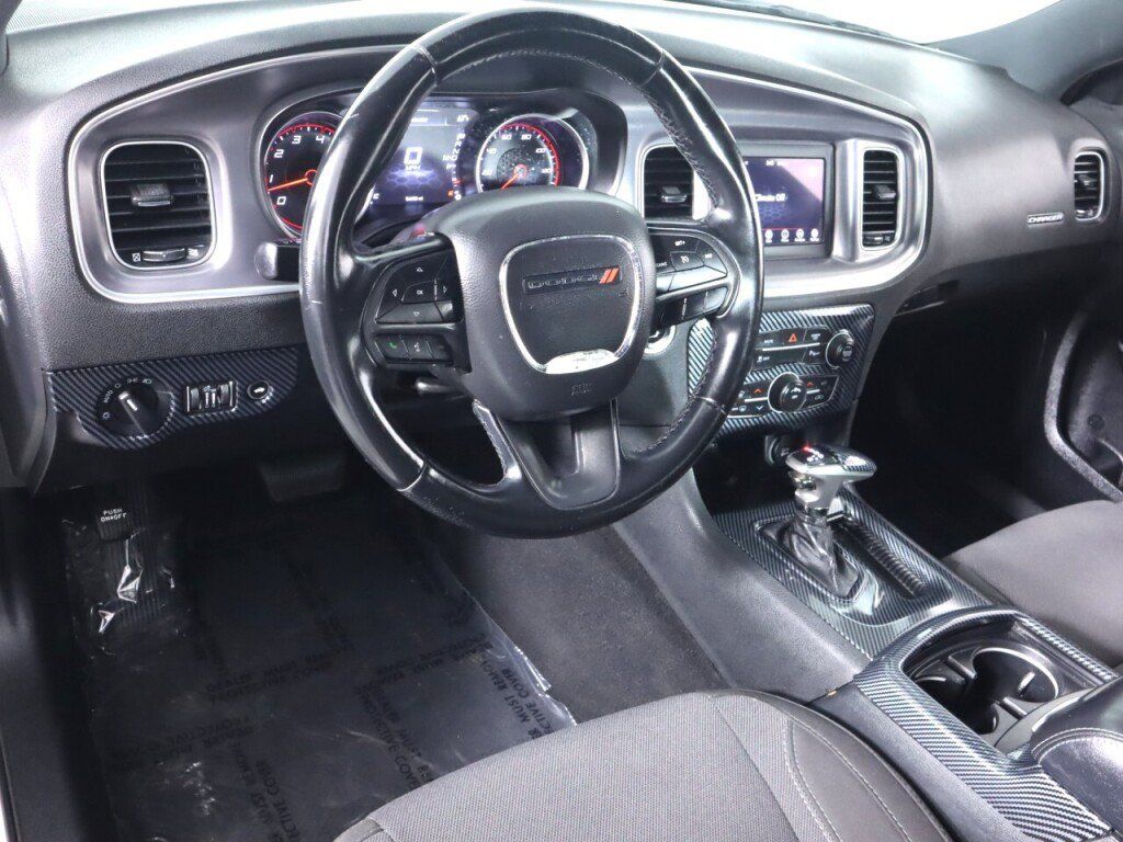 Used 2019 Dodge Charger SXT RWD image 9