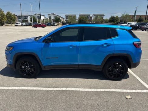Used 2026 Jeep Compass Latitude AWD/4WD image 2