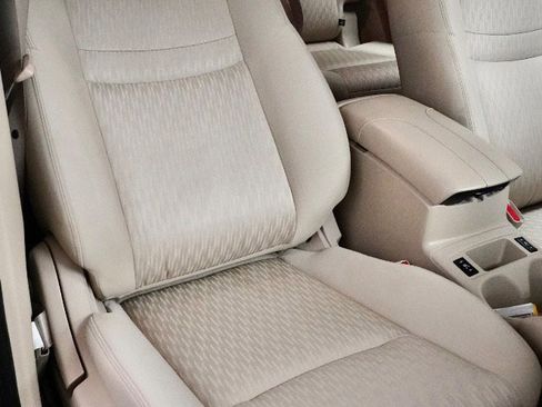 Used 2017 Nissan Rogue SV image 9