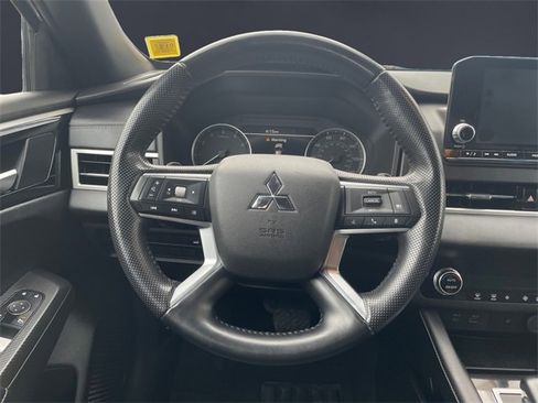 Used 2022 Mitsubishi Outlander SEL Black Edition image 12