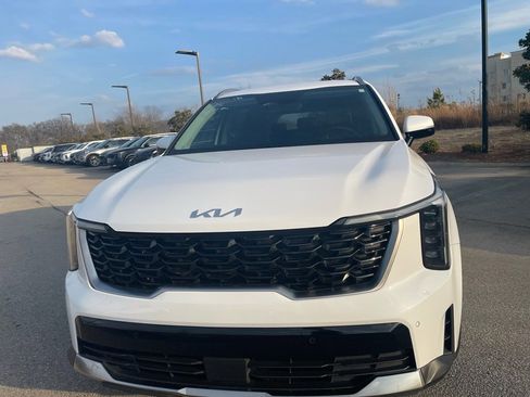 Used 2025 Kia Sorento S image 2