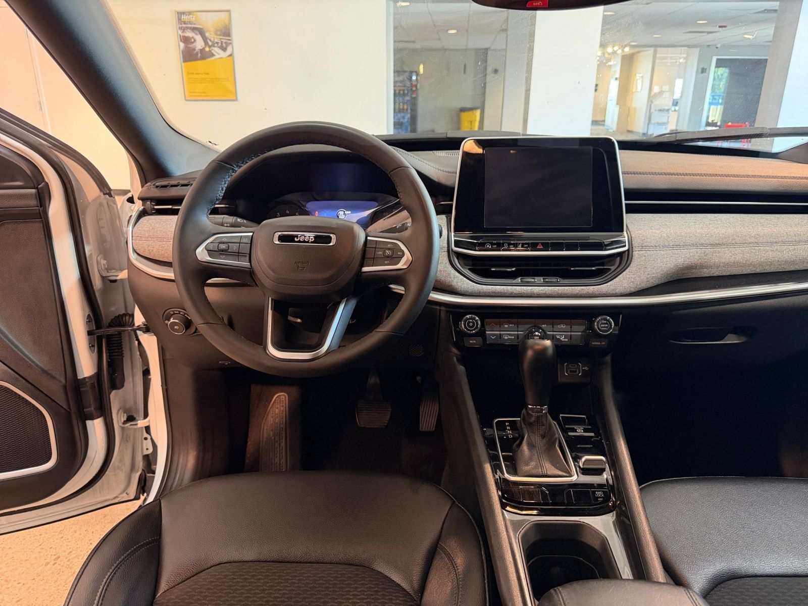 Used 2025 Jeep Compass Latitude AWD/4WD image 32
