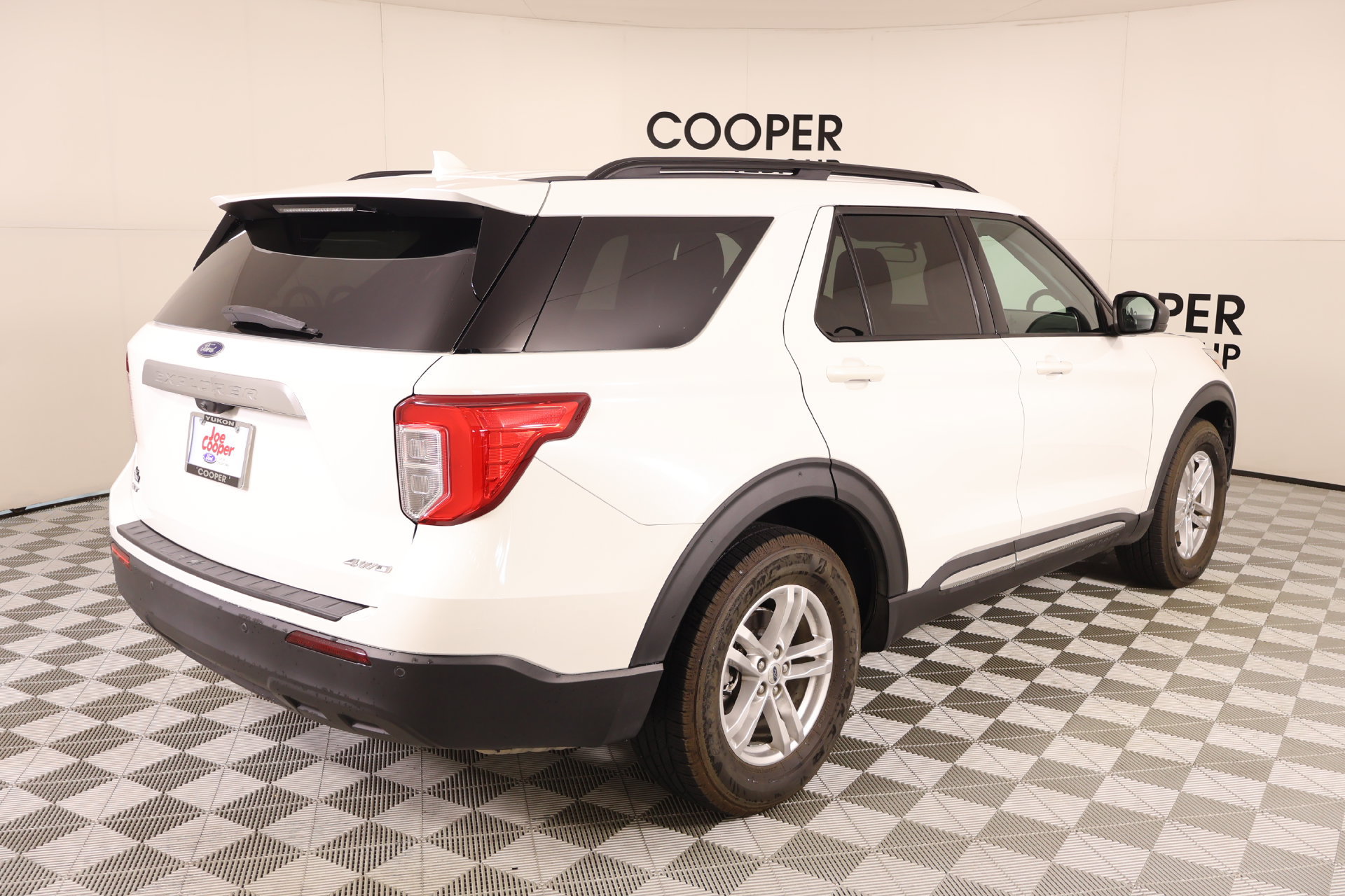 Used 2023 Ford Explorer XLT AWD/4WD image 21