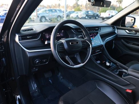 New 2025 Jeep Grand Cherokee L Altitude image 10