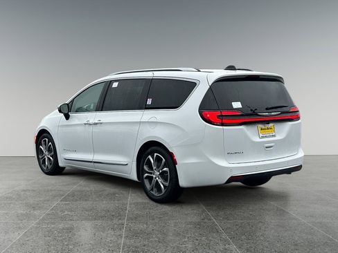 New 2026 Chrysler Pacifica Pinnacle image 3