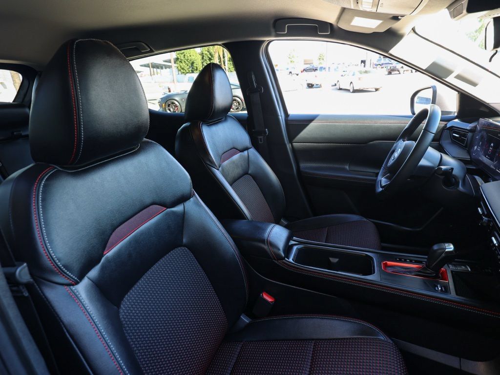 Used 2025 Nissan Kicks SR FWD image 22